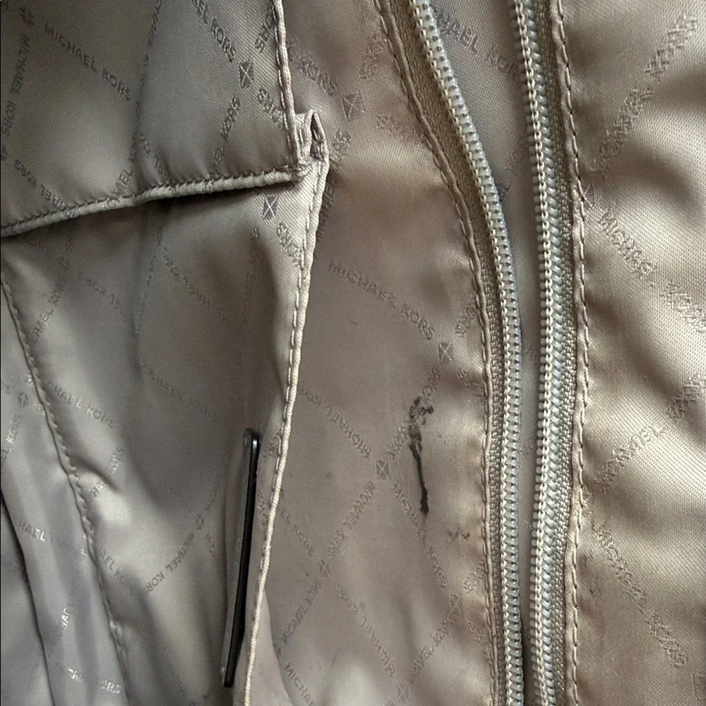 Michael Kors Saffiano Leather Jet Set Light Gray Bag Padded Laptop Closure
